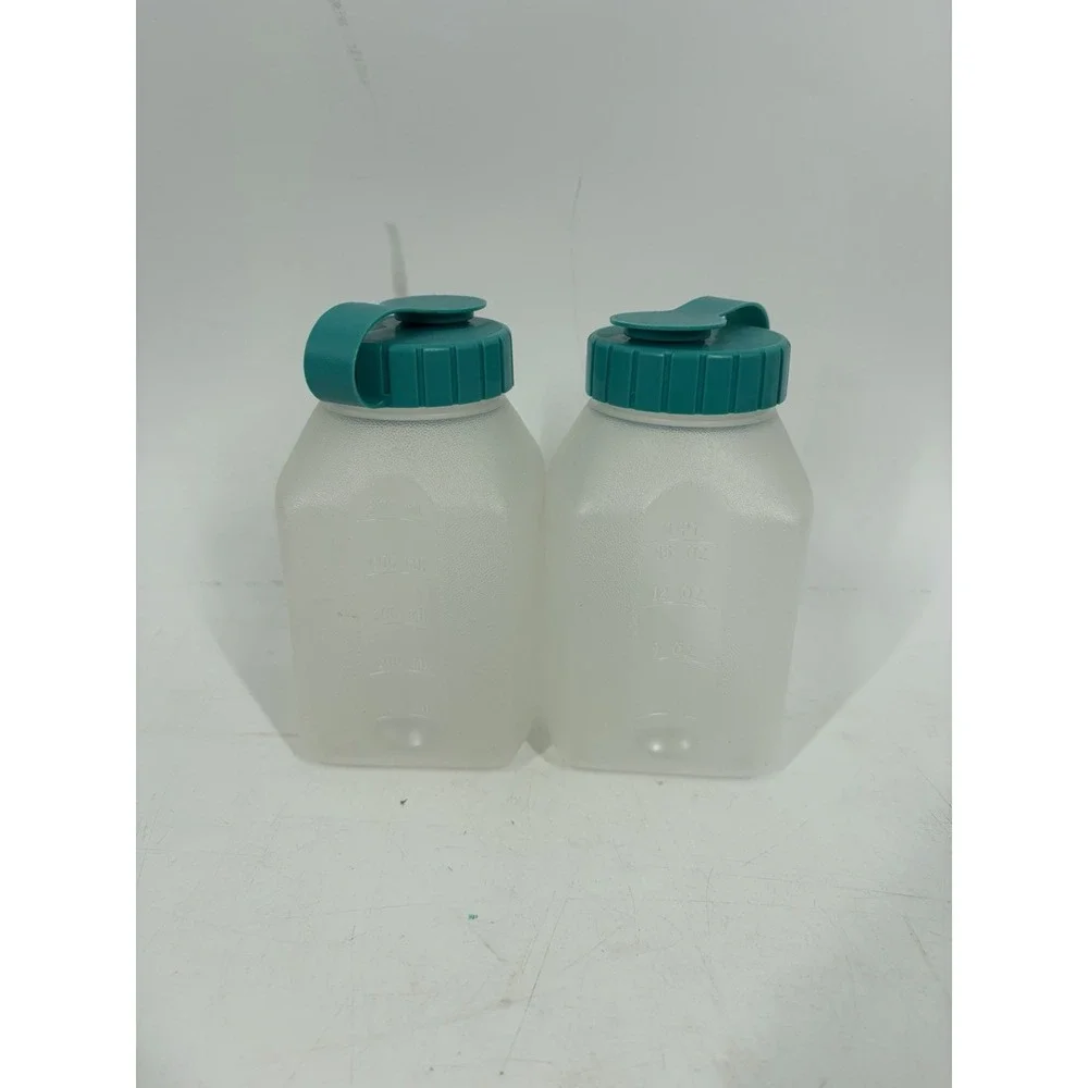 Lot of 2 Rubbermaid One Pint Teal Drink Bottles Servin Saver Flip Top Lids